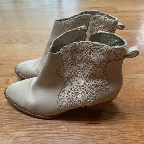 Anthropologie Miss Albright Cream Lace Booties - Picture 2 of 7